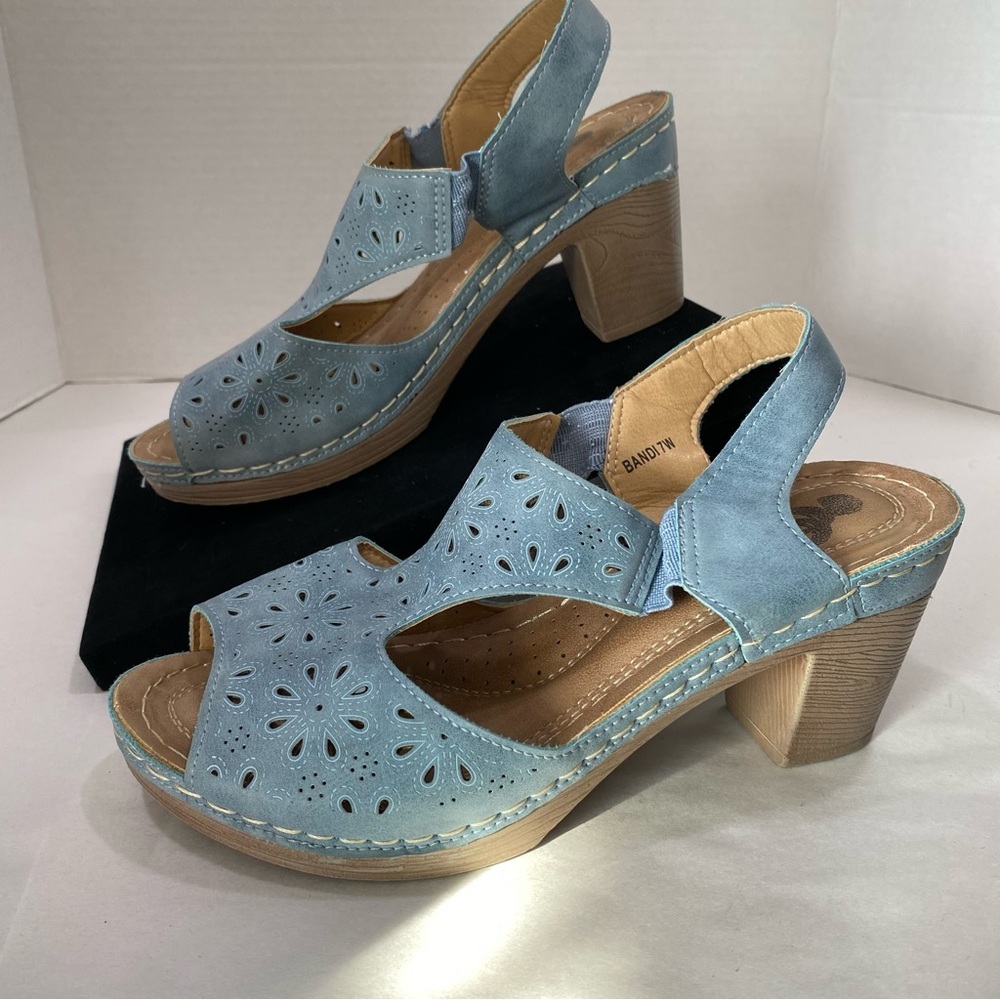 Good Choice Floral Cutout Slingback Block Heel Sandals Light Blue Womens 7 Wide